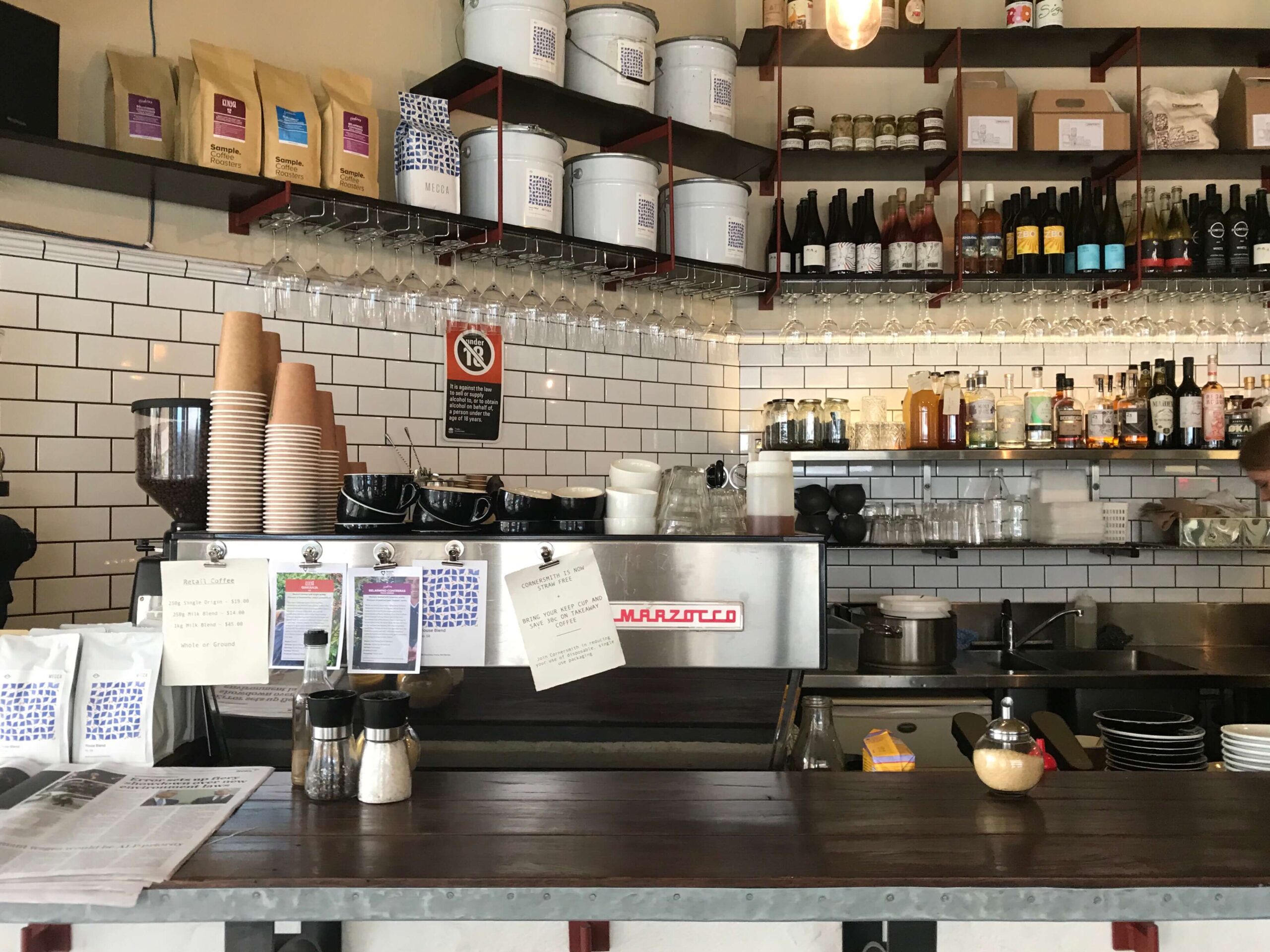 シドニーのカフェ【Cornersmith】の店内の様子を撮影した写真