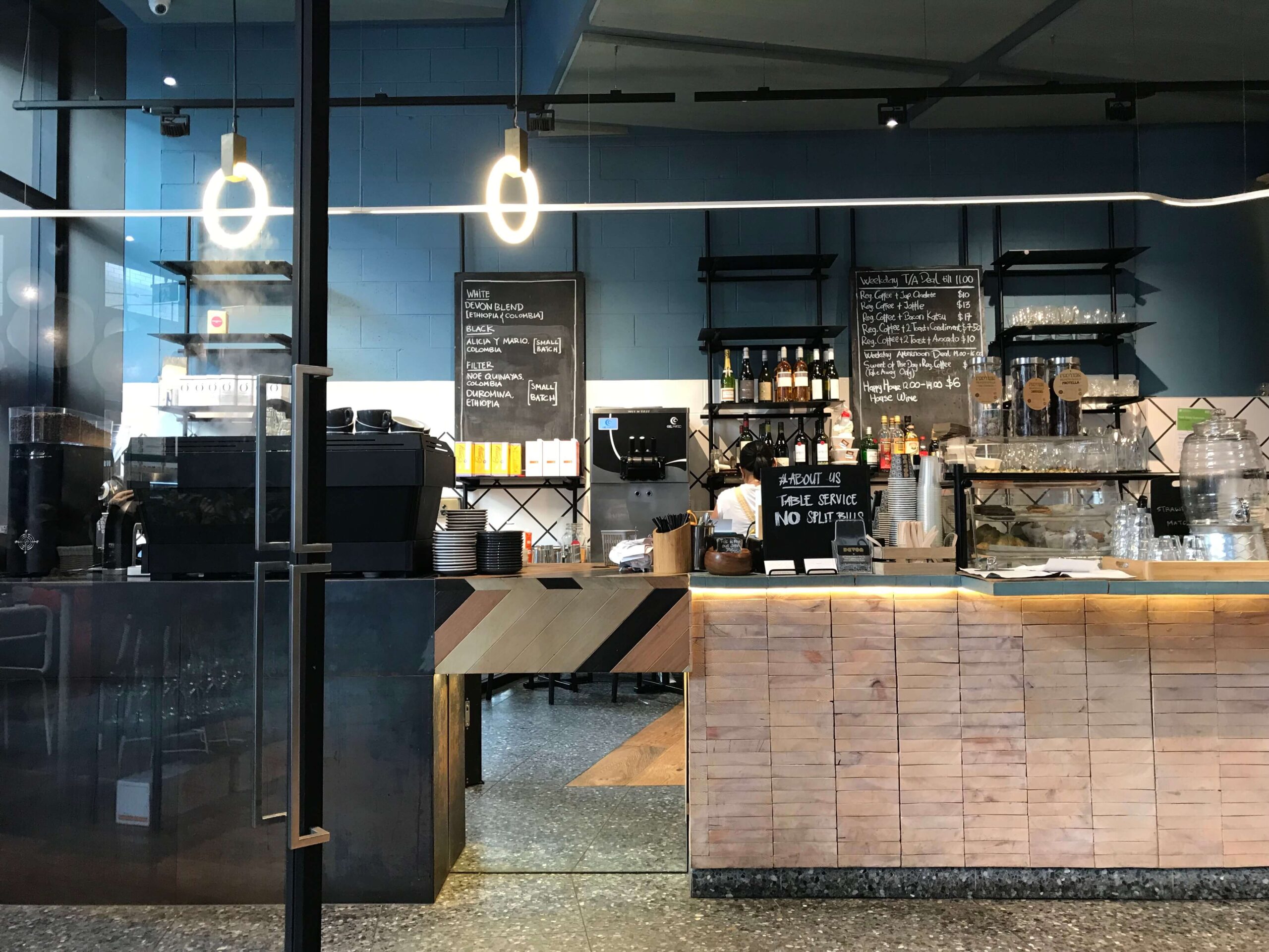 シドニーのカフェ【DEVON CAFE】の店内の様子を撮影した写真
