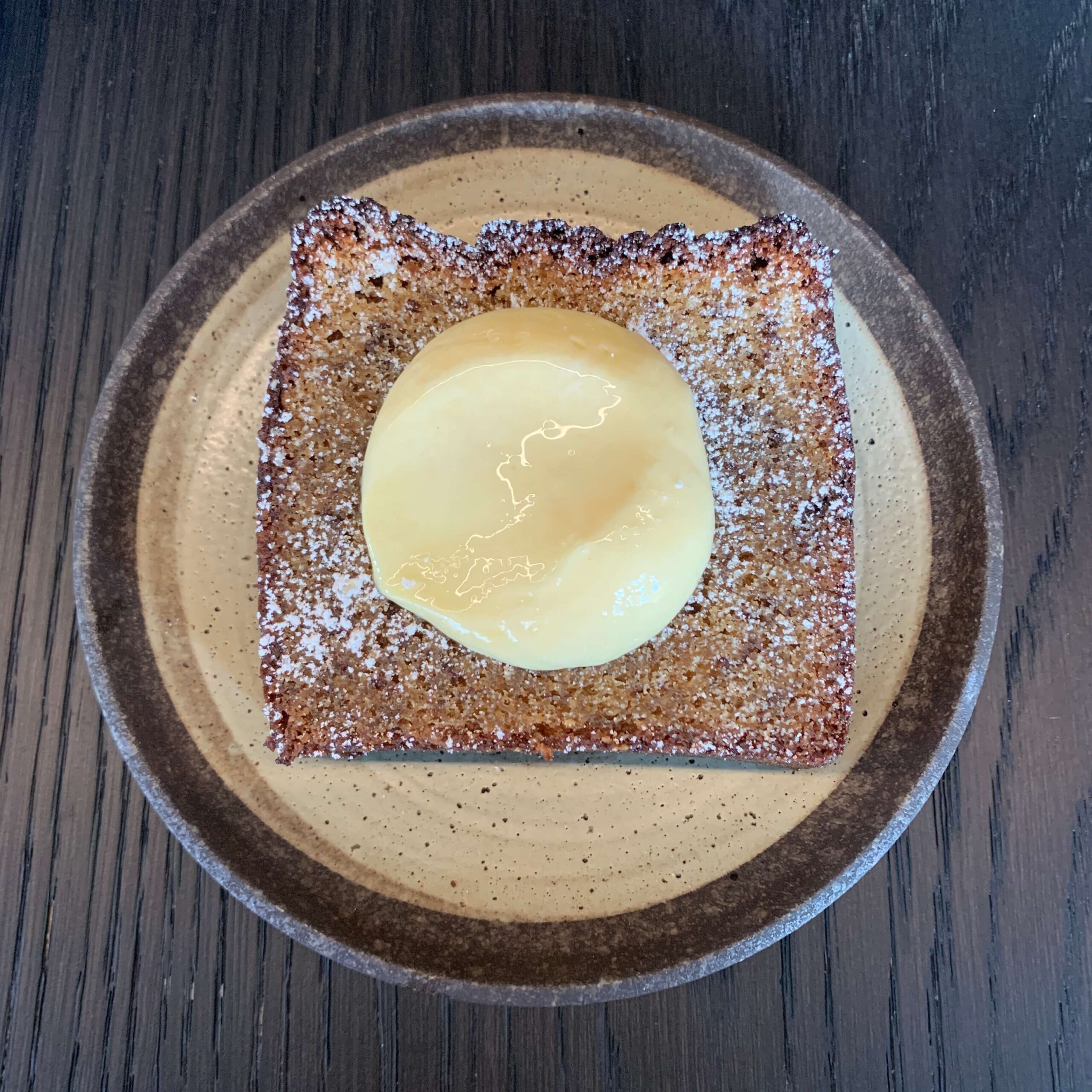 シドニーのカフェ【Edition Coffee Roasters】のメニュー「Miso banana bread（味噌バナナブレッド）」を撮影した写真