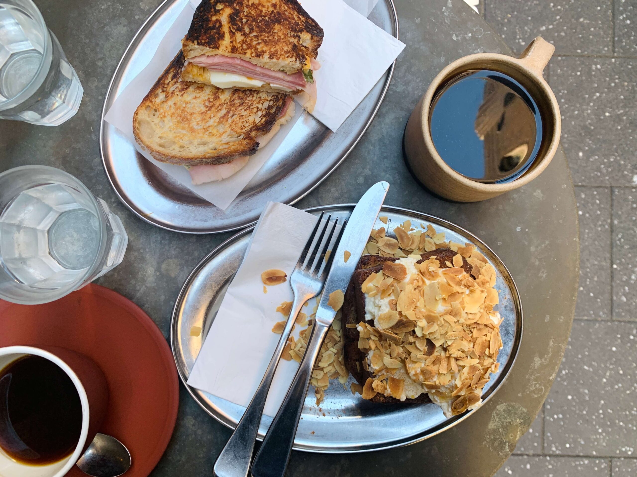 シドニーのカフェ【Room Ten】の朝食メニューを撮影した写真