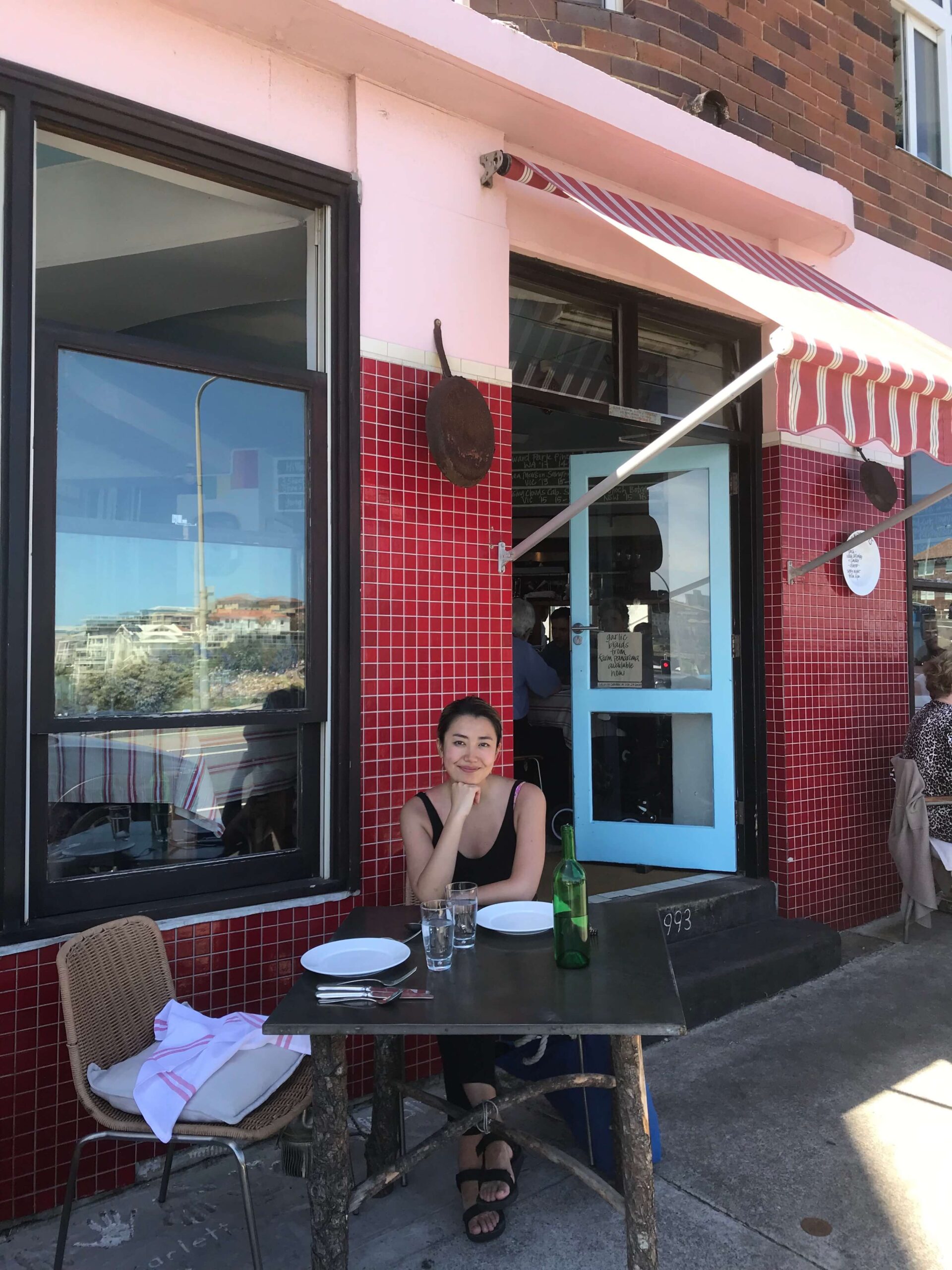 シドニーのレストラン【Sean's】でランチを楽しむ筆者の姿を撮影した写真