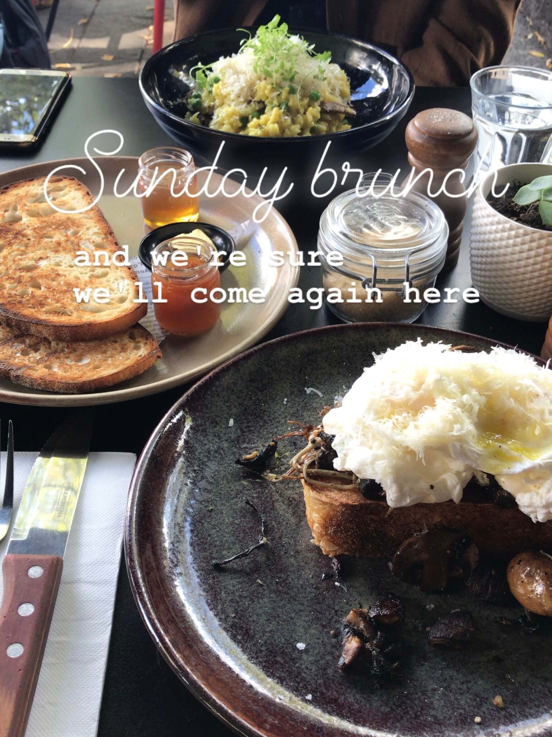 シドニーのカフェ【Social Brew Cafe】の朝食メニューを撮影した写真