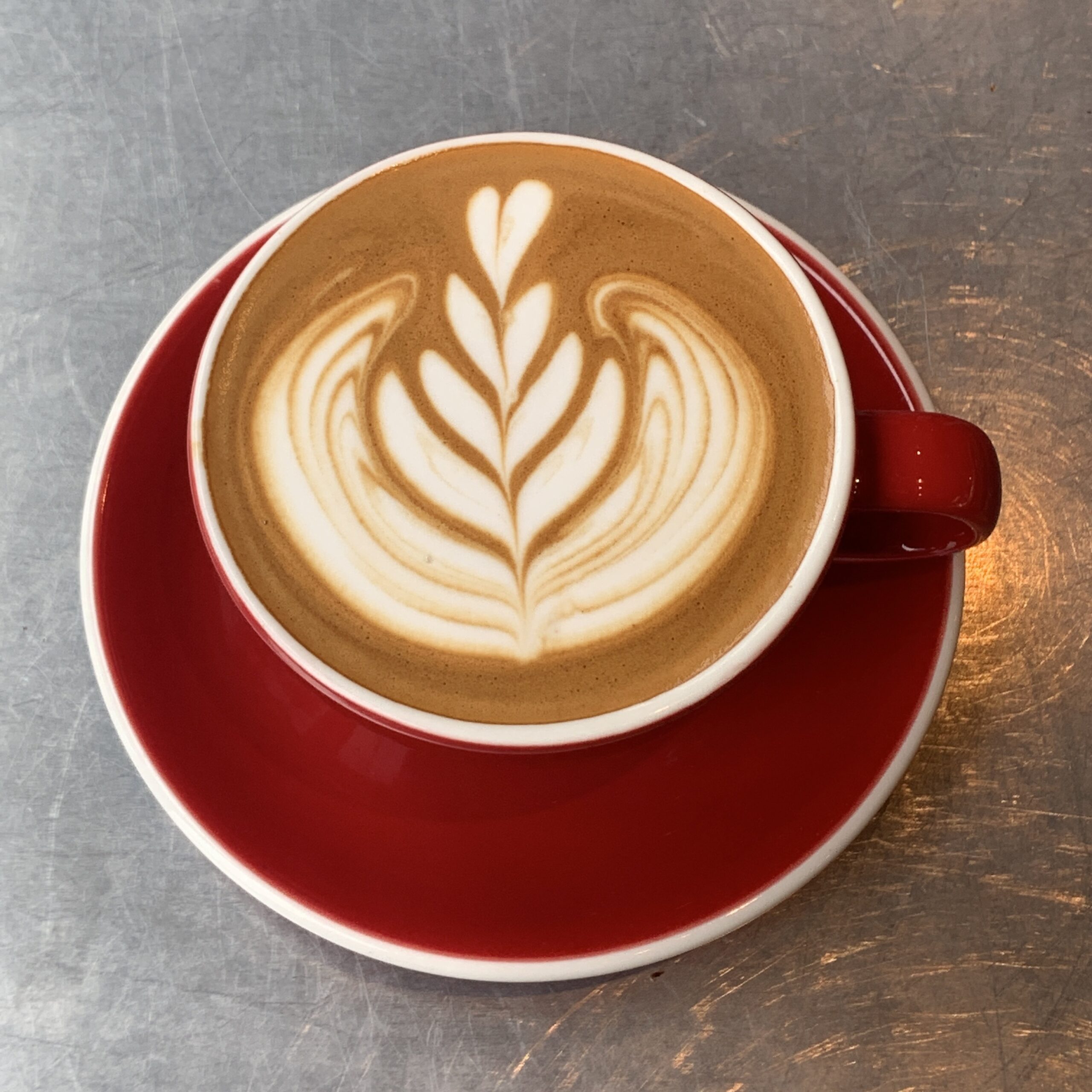 カフェ【Deus Cafe Asakusa】のコーヒー「Flat White（フラット・ホワイト）」を撮影した写真