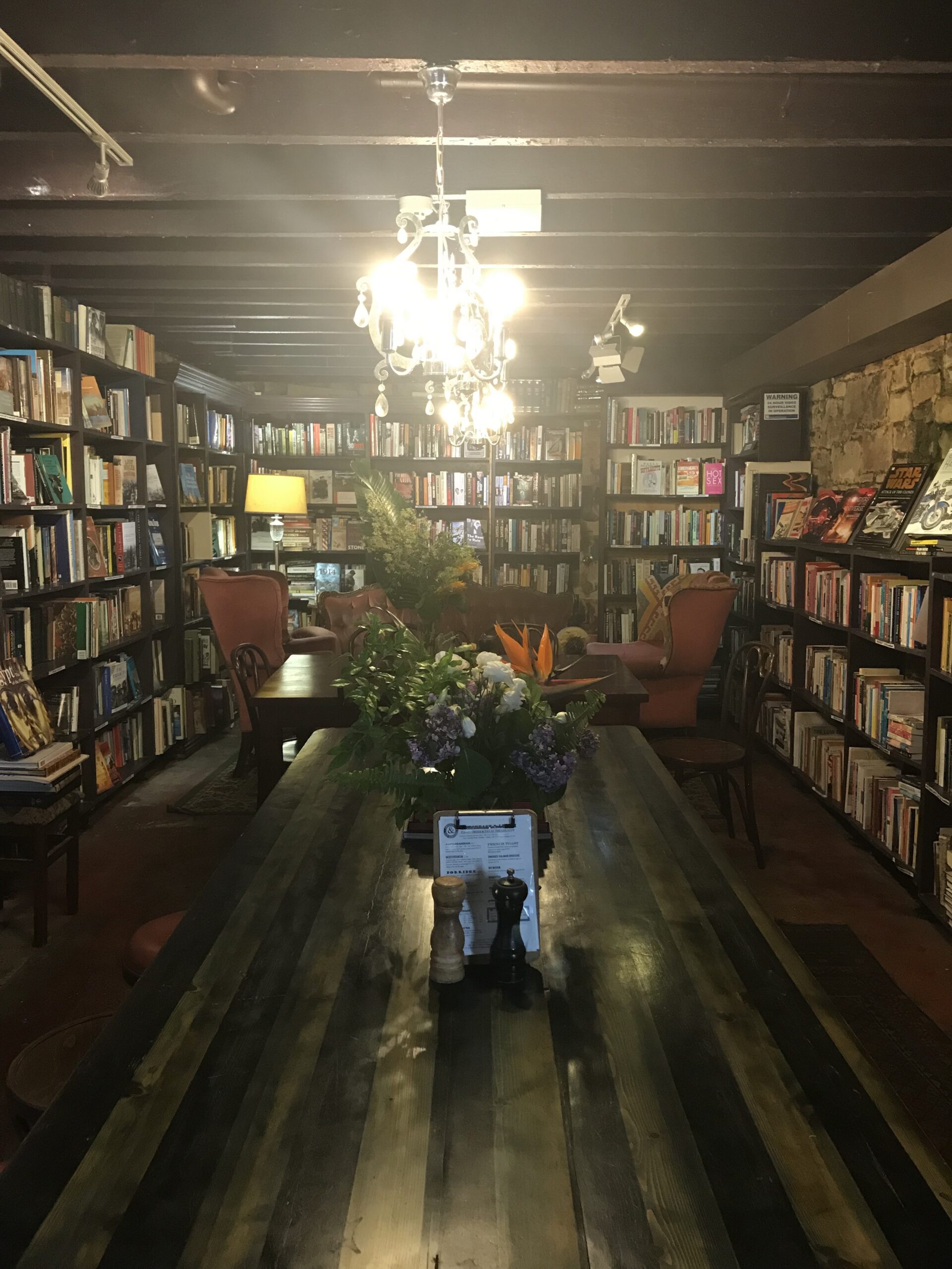 シドニーで人気のインスタ映えカフェ【Ampersand Cafe & Bookstore（アンパーサンド・カフェ＆ブックストア）】の店内